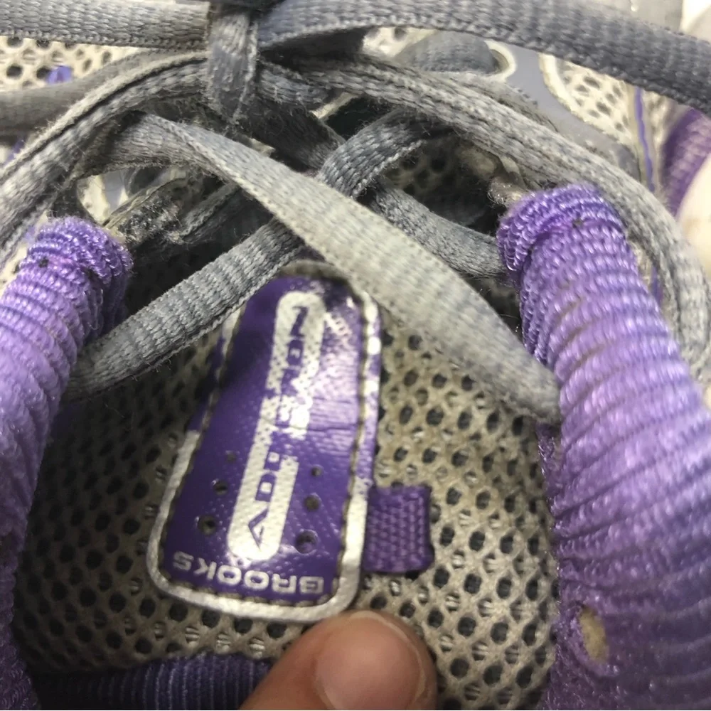 Brooks Sneakers Womens Size 9 Addiction 11 Running Shoes Purple Gray Silver DNA